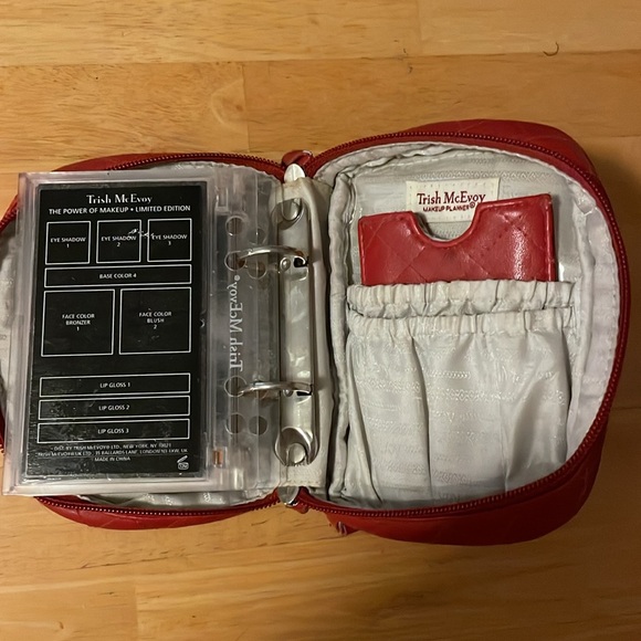 TRISH MCEVOY SMALL DELUXE PLANNER RED QUILTED - Picture 5 of 8